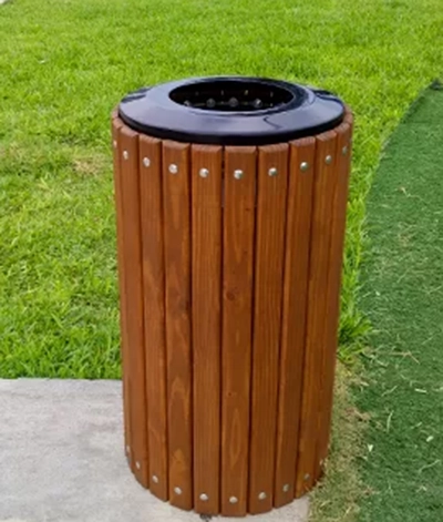 Botes de basura orgánica e inorgánica de madera